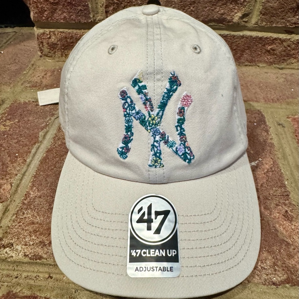 *NEW* ‘47 NY Hat New York Yankees Cream Cap with Multicolor Floral Embroidery